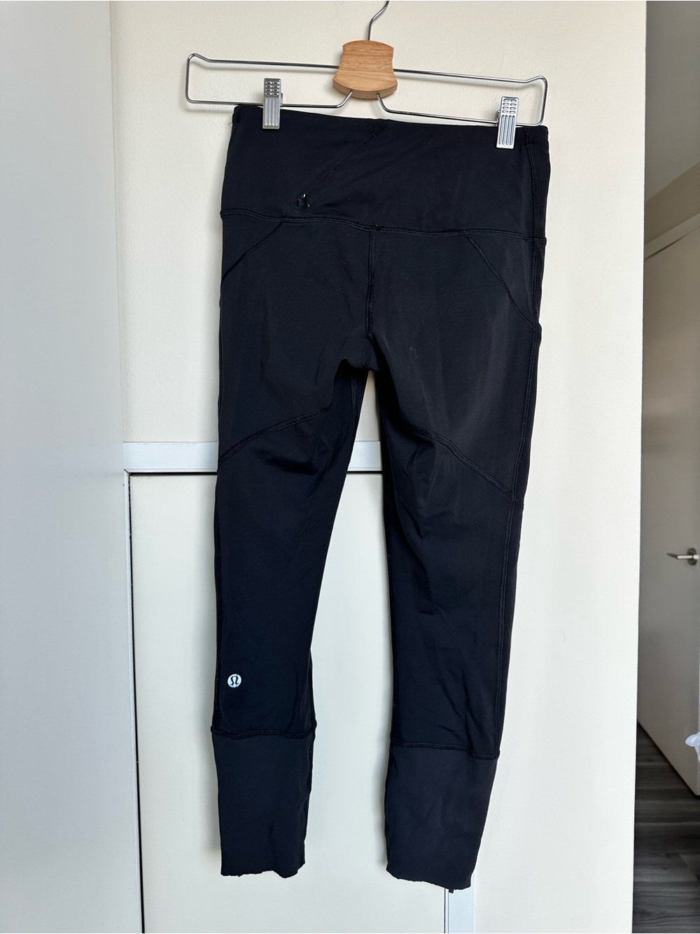 Lululemon Black Inspire Crop Leggings with Ankle Zippers and Side Pockets Sz 4 - Picture 7 of 11